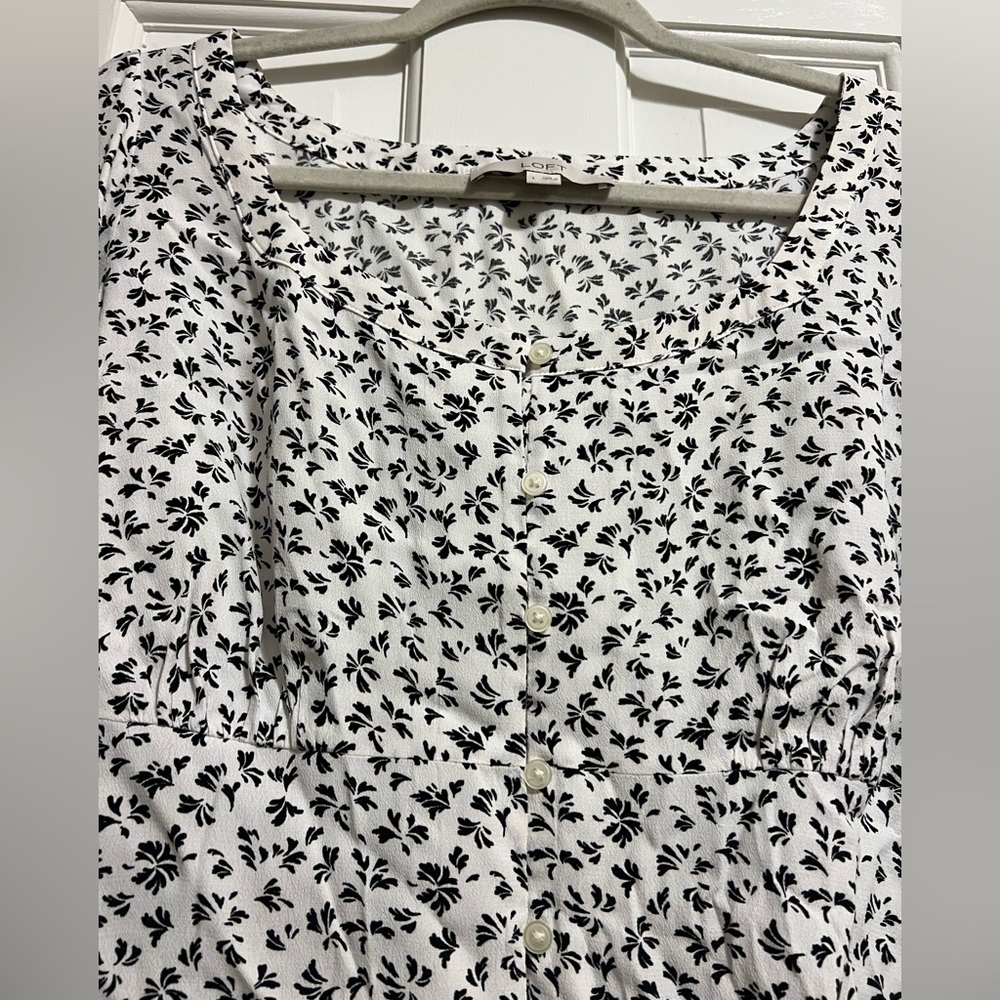 NWOT! Black and white floral loft blouse - Picture 6 of 6